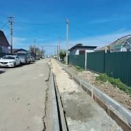 В посёлке Волна на улице Мира строят новый тротуар 